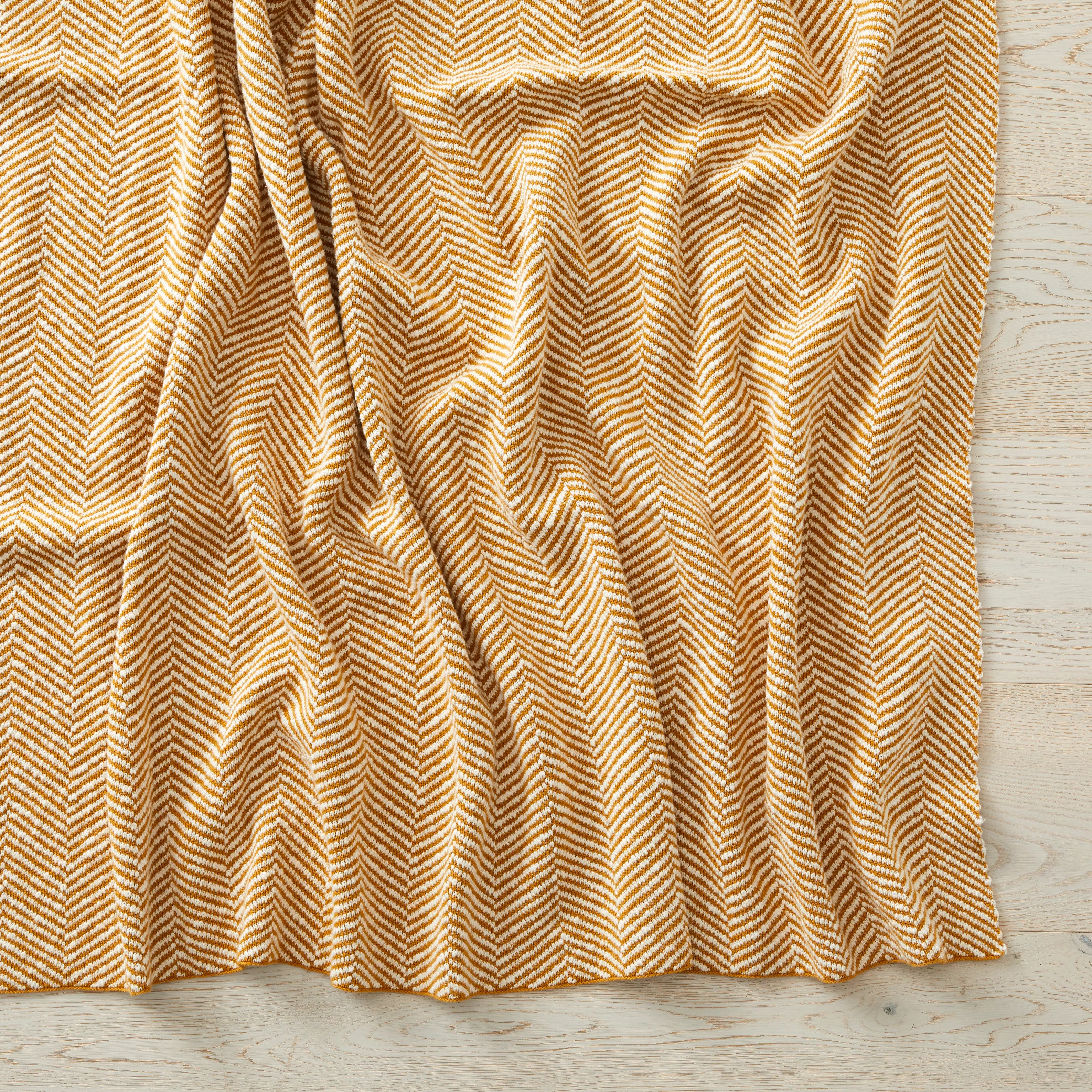 Solano 125 x 150 Throw Blanket